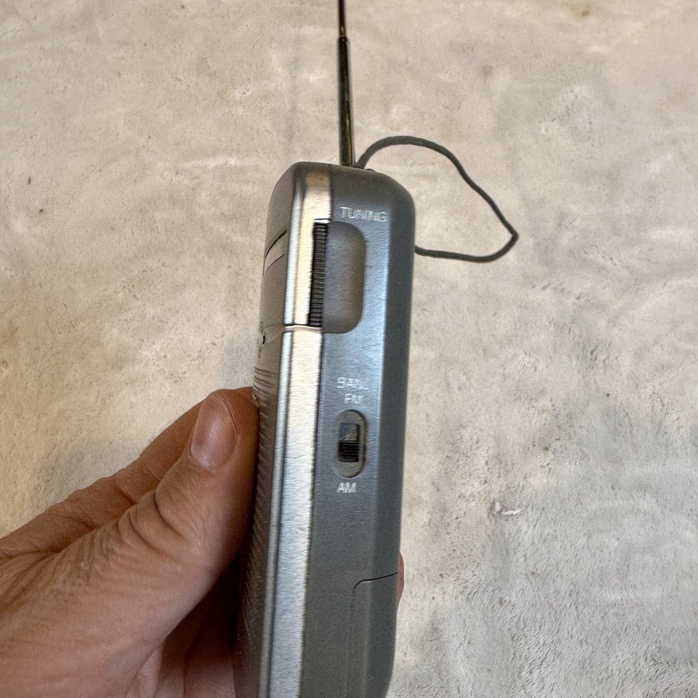 Panasonic RF-P50 Pocket AM/FM Portable Radio Silver Handheld 2-Band Receiver - Picture 5 of 6